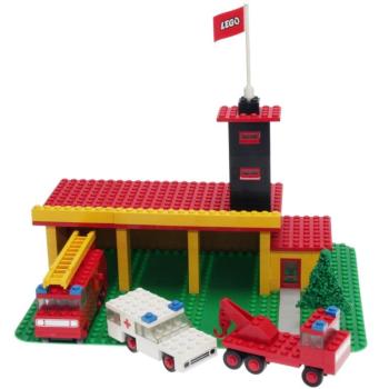 LEGO Legoland 347 - La caserne des pompiers avec des véhicules